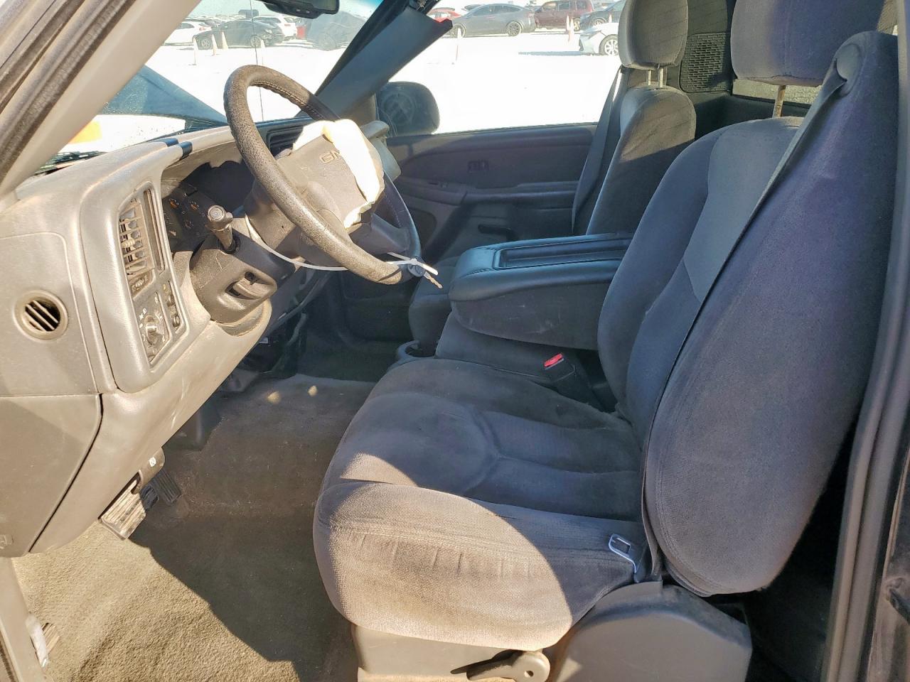 2003 GMC New Sierra C1500 VIN: 1GTEC14V13Z102464 Lot: 82412395