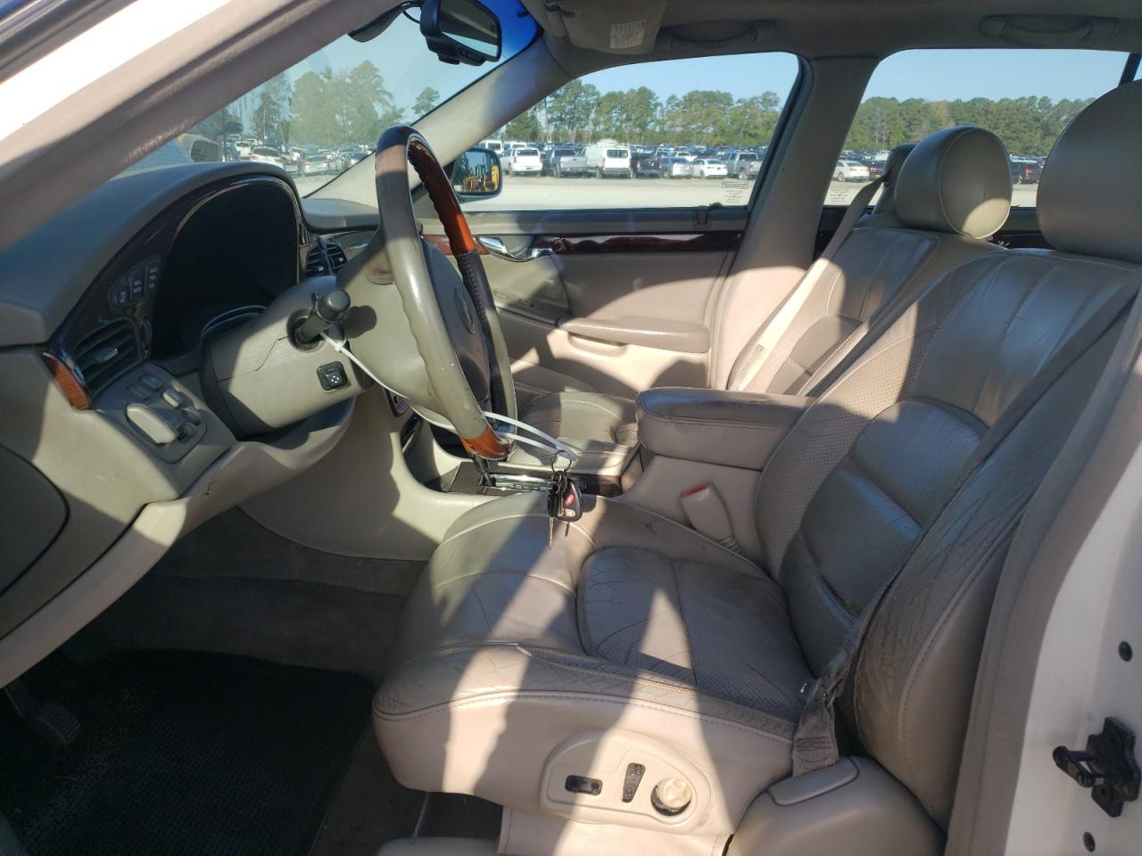 2002 Cadillac Deville Dts VIN: 1G6KF57912U133664 Lot: 81894385