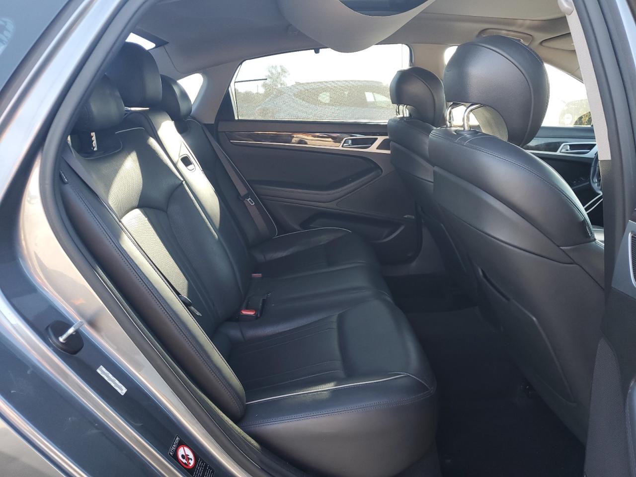 2015 Hyundai Genesis 3.8L VIN: KMHGN4JE3FU055802 Lot: 82706715