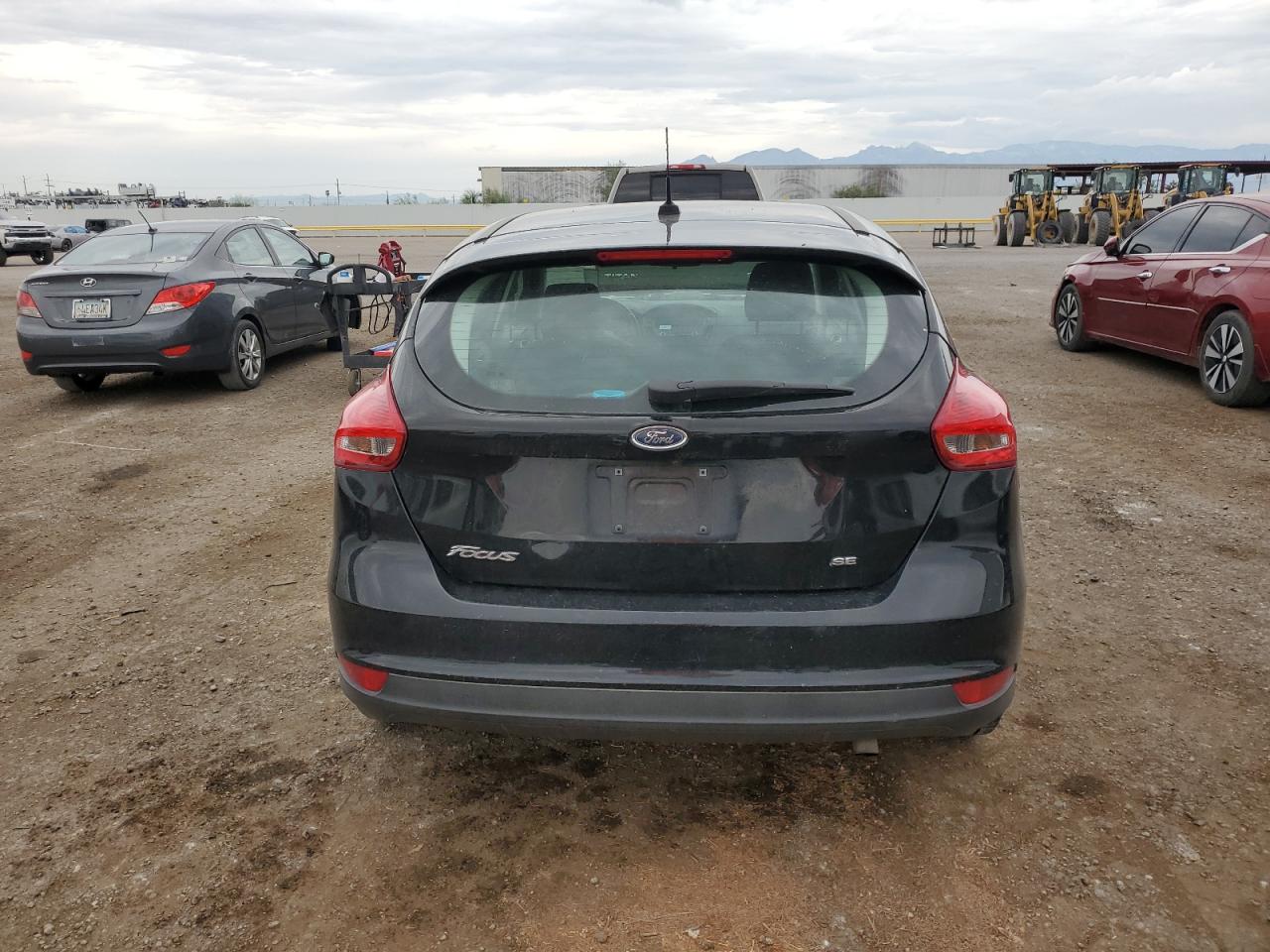 2018 Ford Focus Se VIN: 1FADP3K22JL304806 Lot: 85550105
