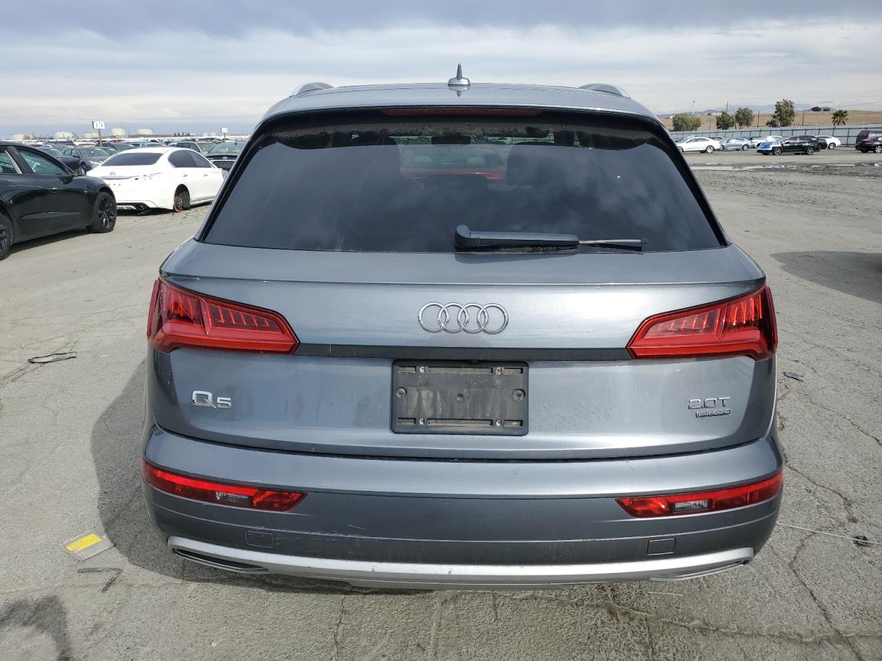 2018 Audi Q5 Premium VIN: WA1ANAFY1J2123864 Lot: 81964795