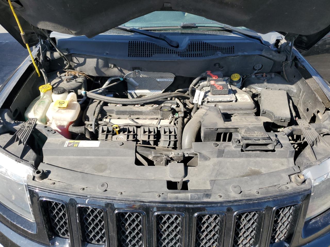 2015 Jeep Compass Sport VIN: 1C4NJCBA3FD328332 Lot: 85305095