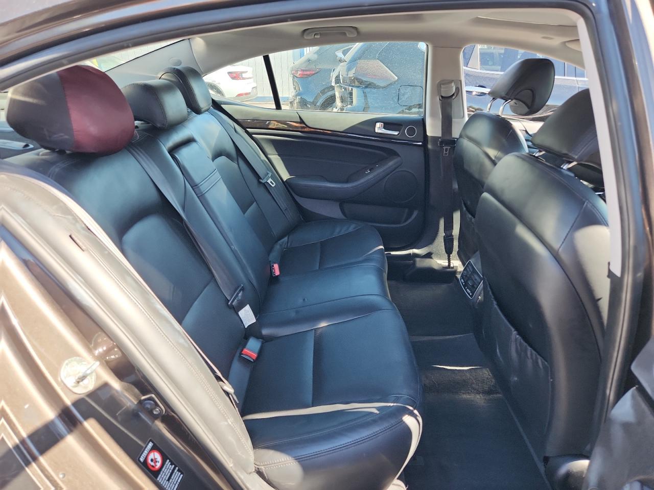 2014 Kia Cadenza Premium VIN: KNALN4D72E5122038 Lot: 82435085