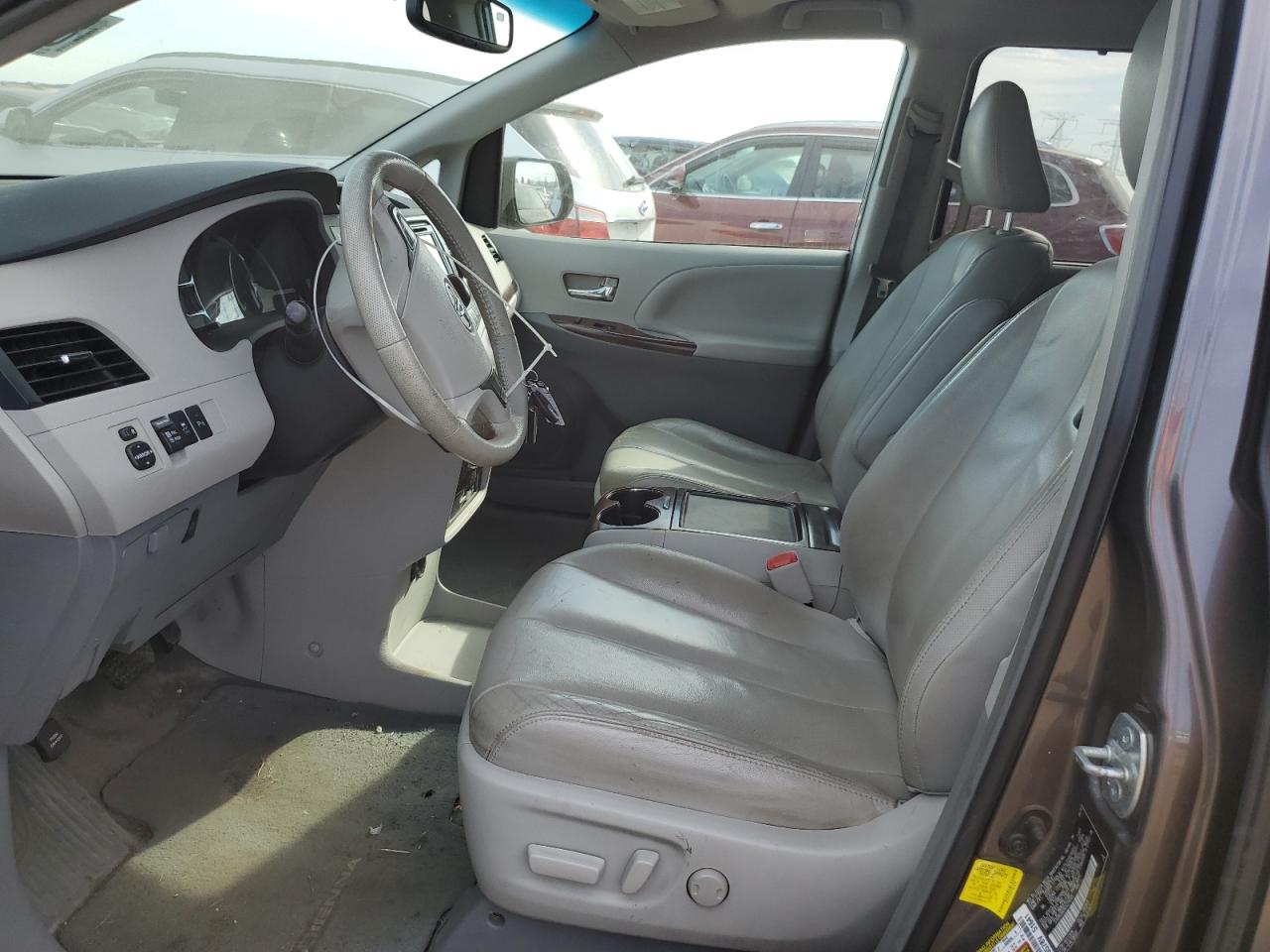 2012 Toyota Sienna Xle VIN: 5TDYK3DC8CS279265 Lot: 82003505