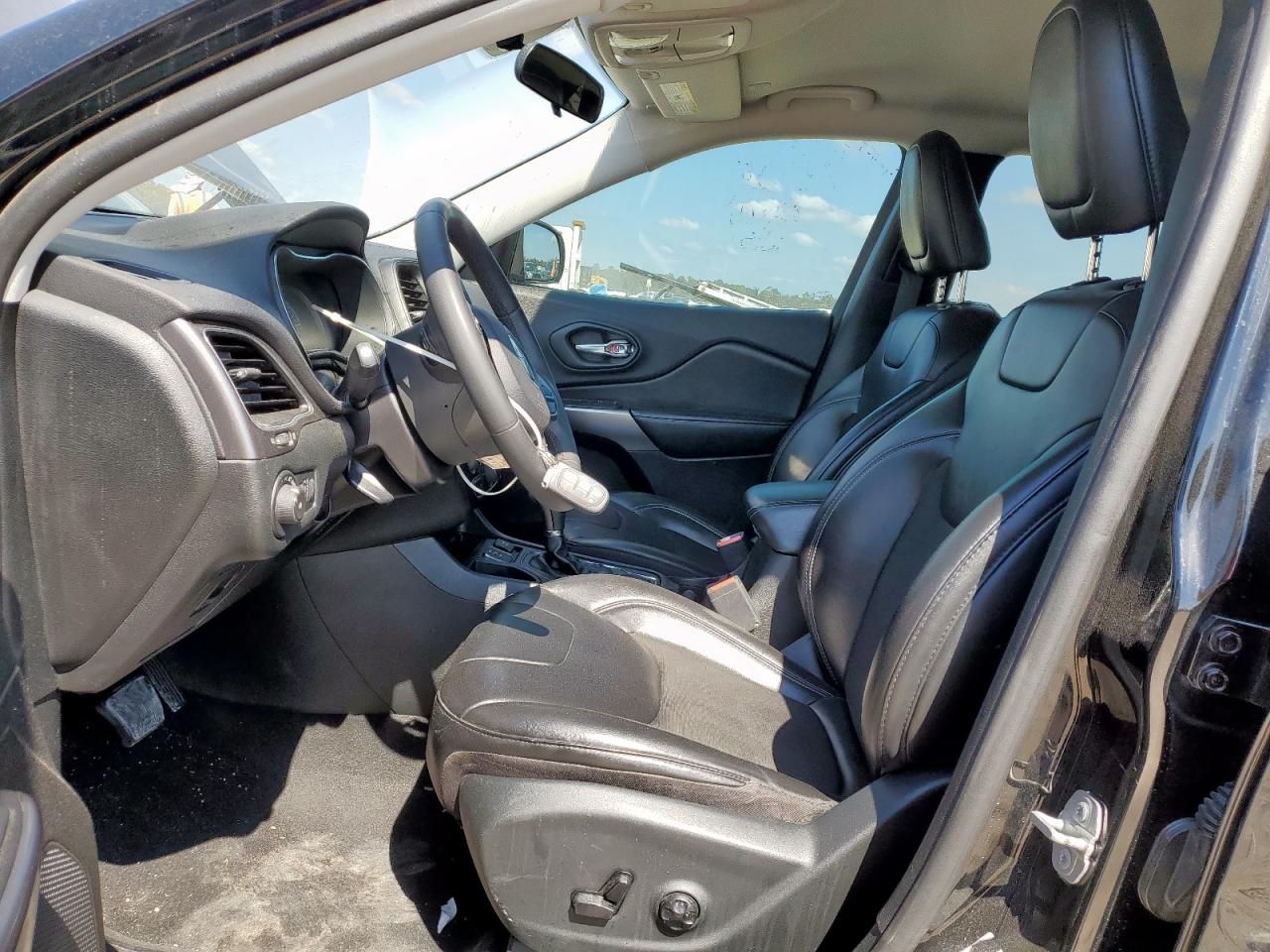 2020 Jeep Cherokee Latitude Plus VIN: 1C4PJLLB7LD586073 Lot: 85857525