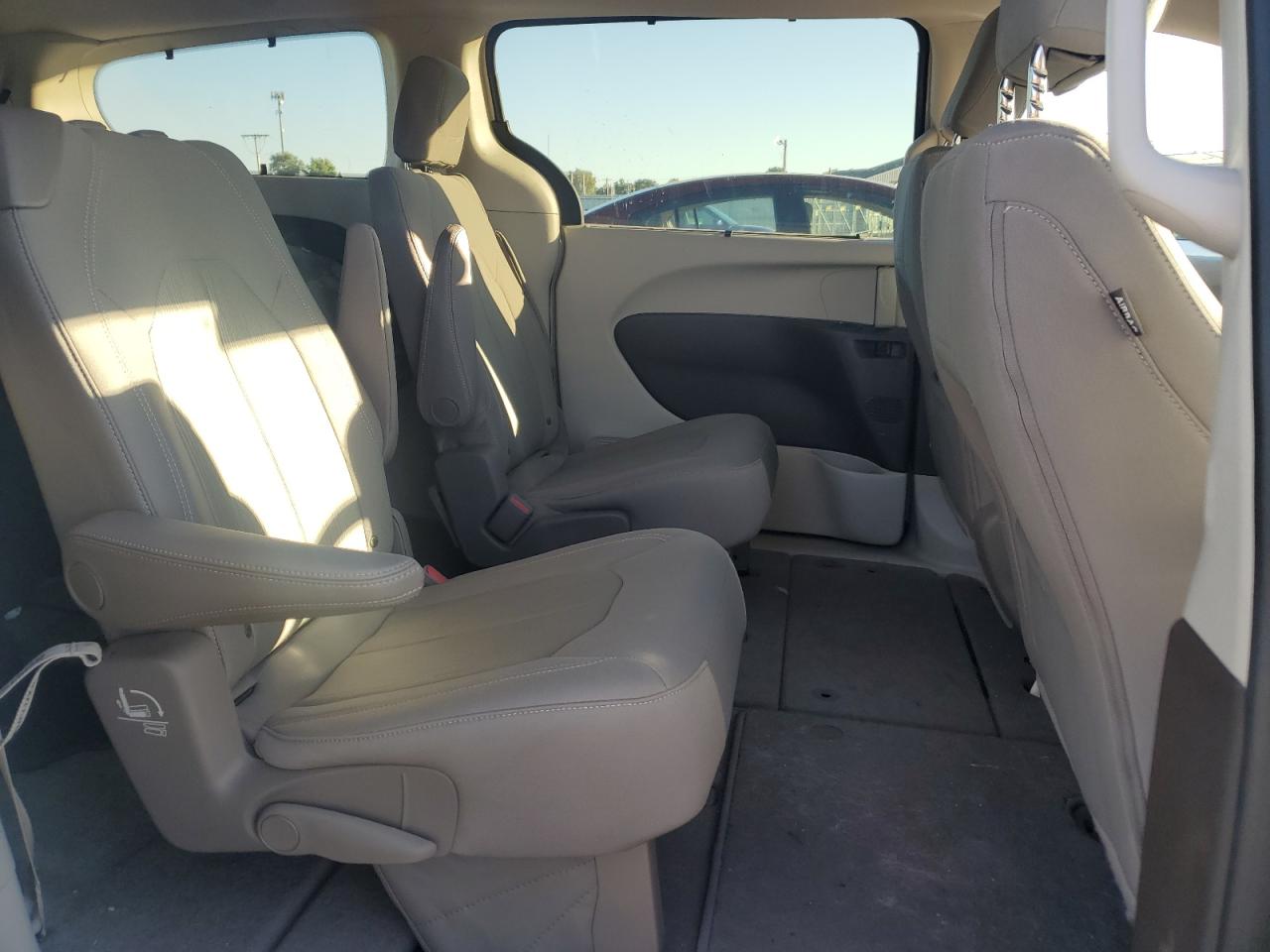 2017 Chrysler Pacifica Touring L VIN: 2C4RC1BGXHR779990 Lot: 82349325