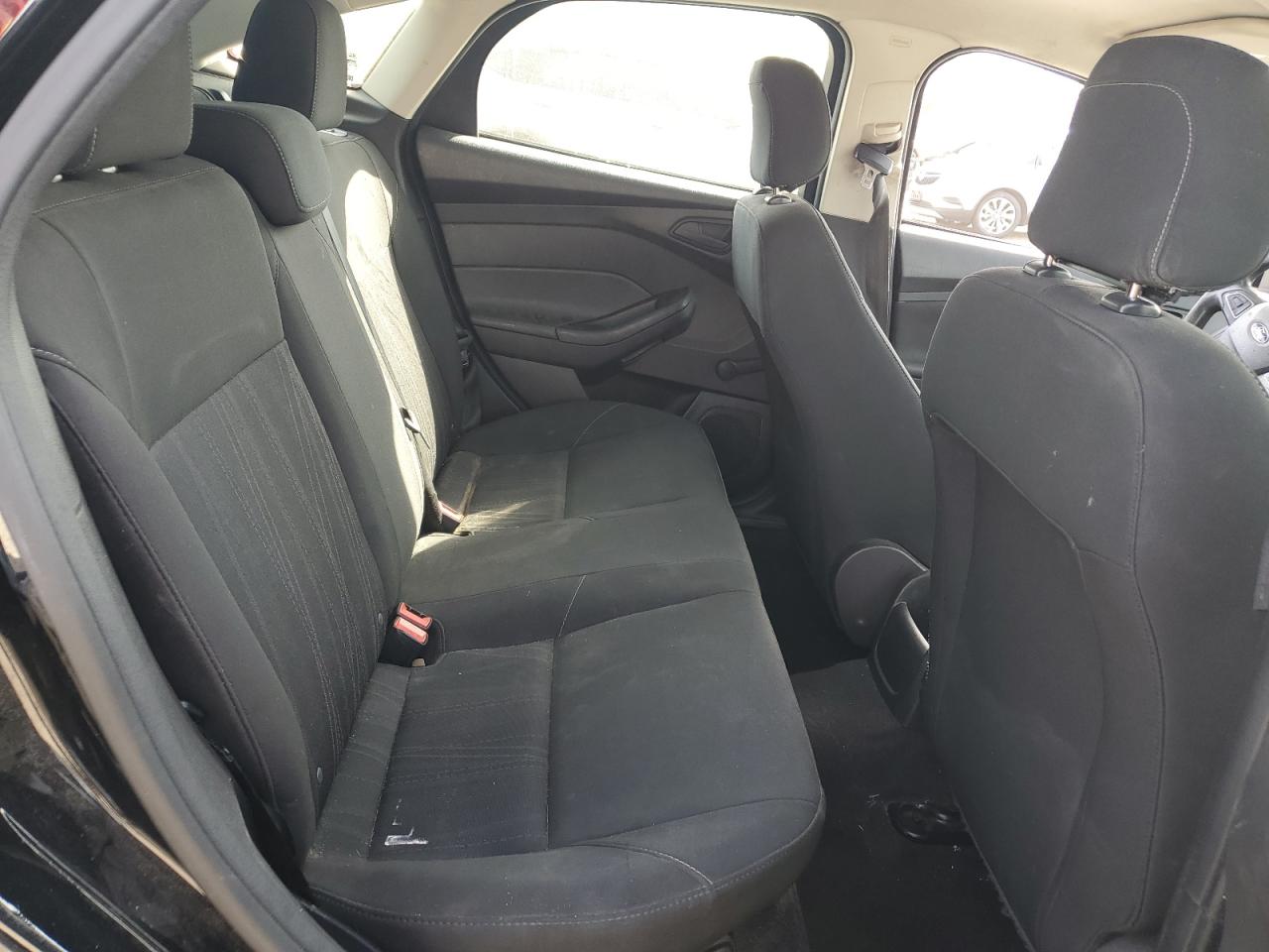 2018 Ford Focus S VIN: 1FADP3E24JL300879 Lot: 81851495