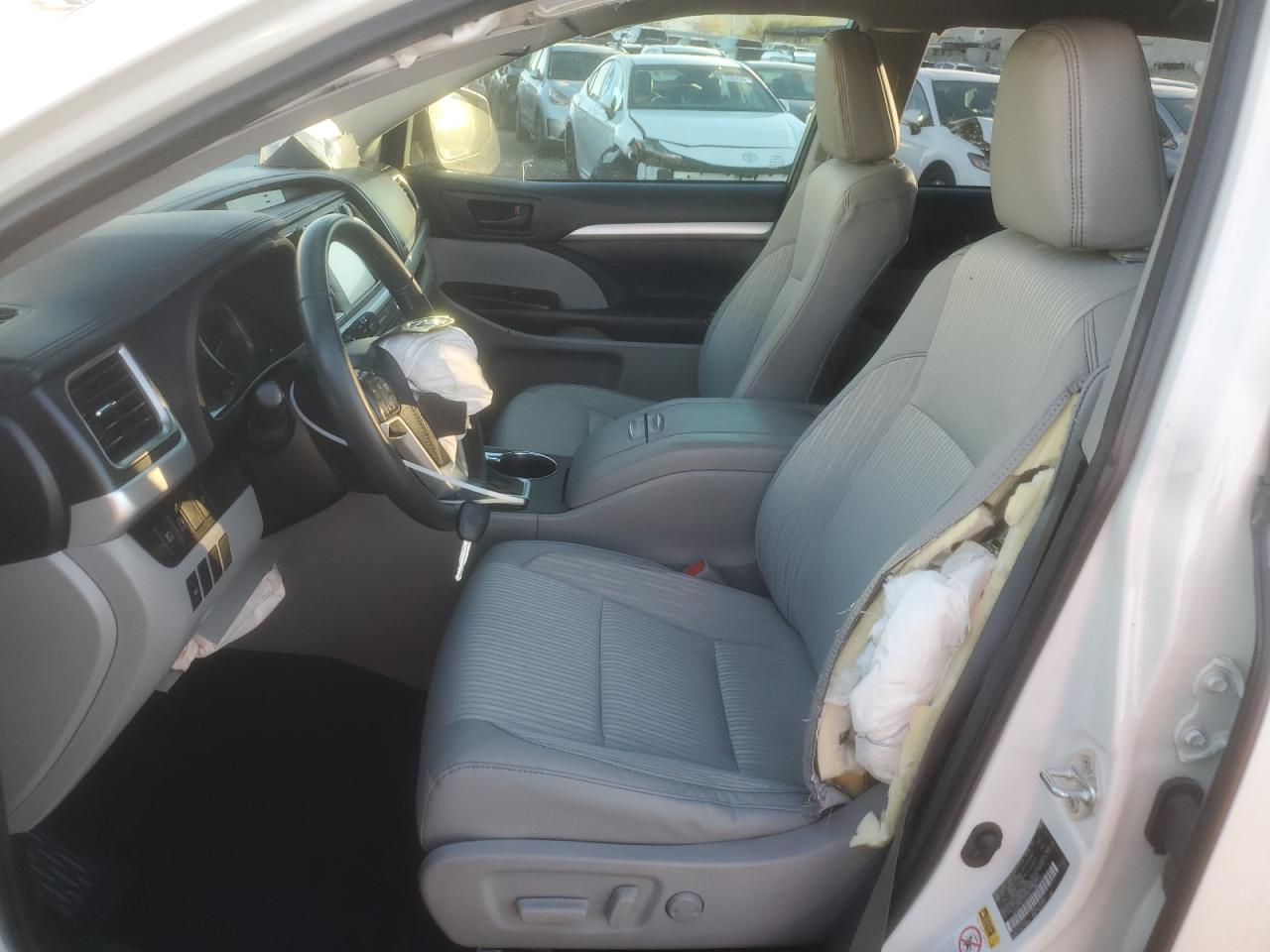 2018 Toyota Highlander Le VIN: 5TDZZRFH8JS283745 Lot: 87429215