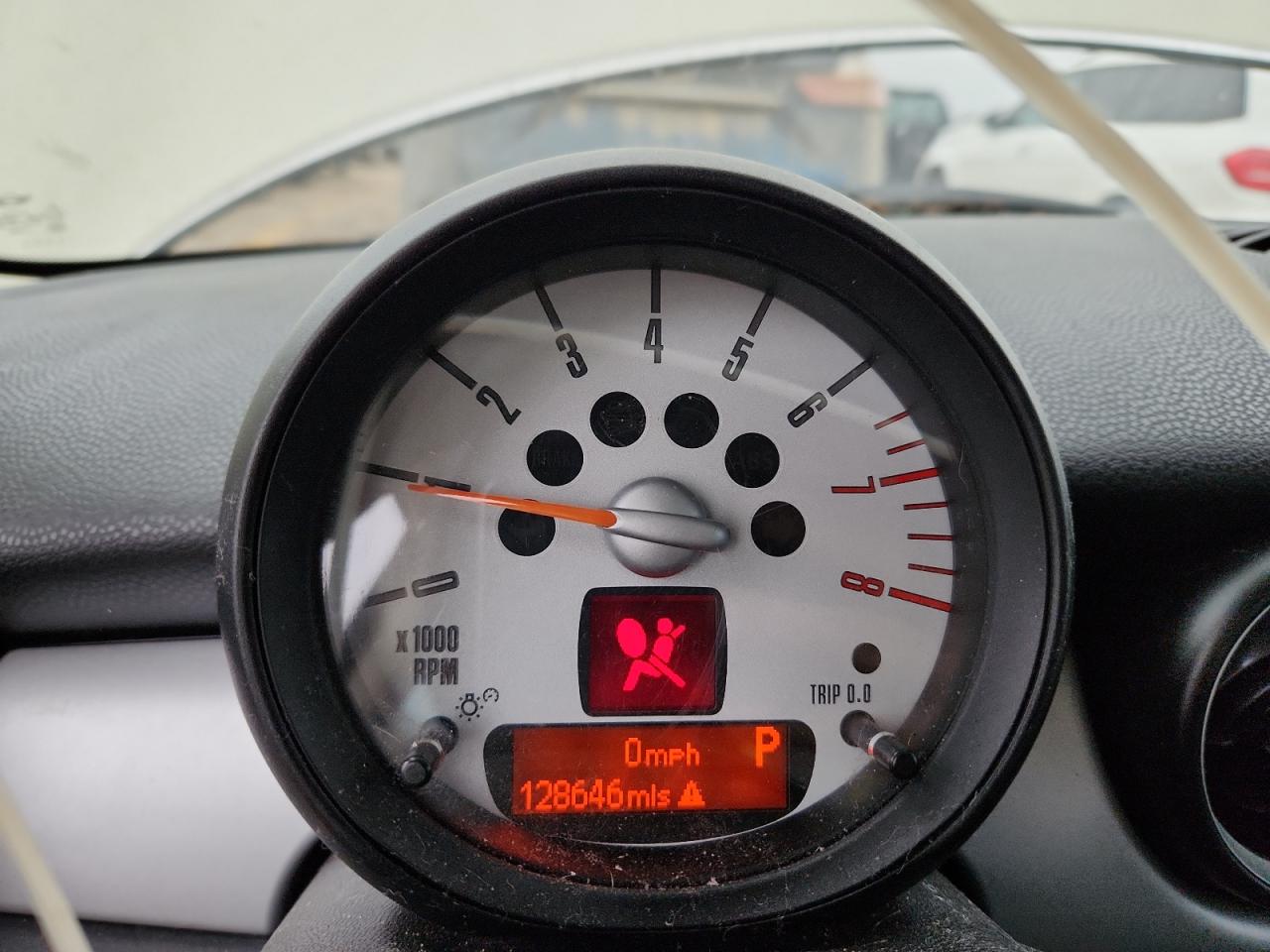 2011 Mini Cooper VIN: WMWSU3C56BT098164 Lot: 85938965