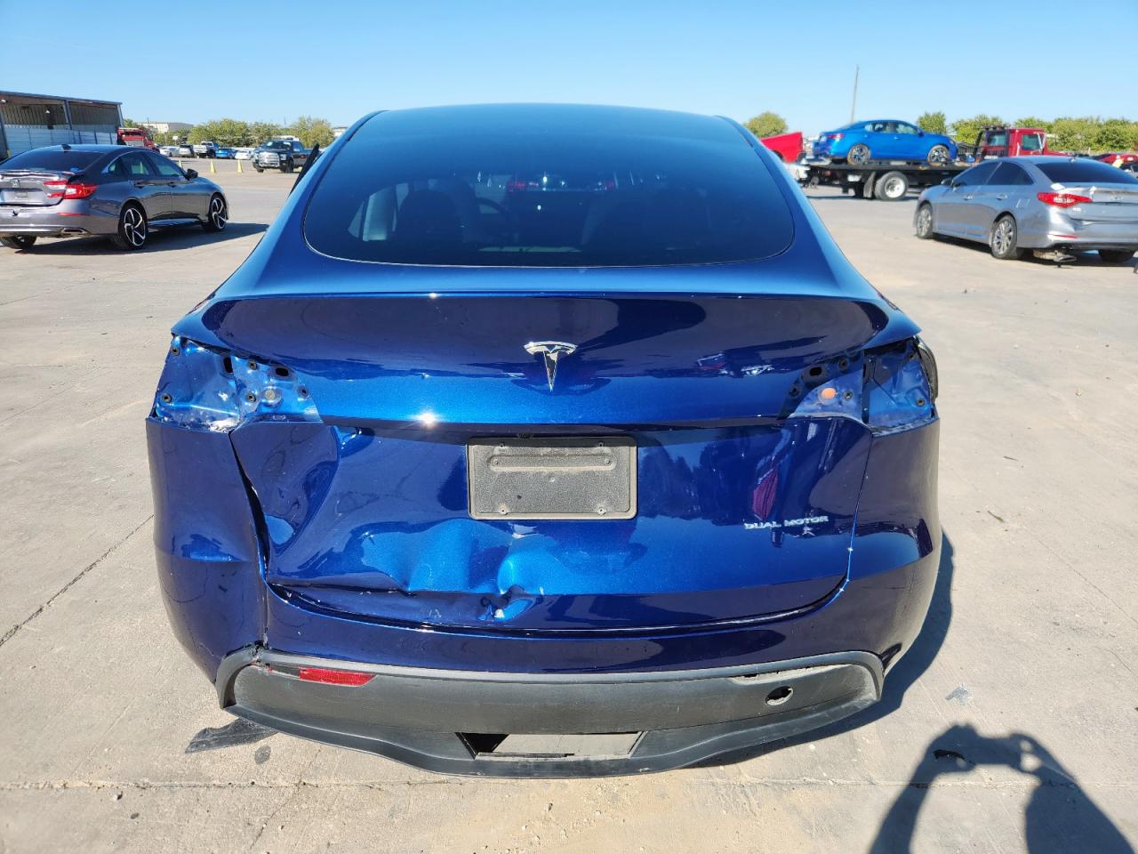 2024 Tesla Model Y VIN: 7SAYGDEE9RA232539 Lot: 90125675