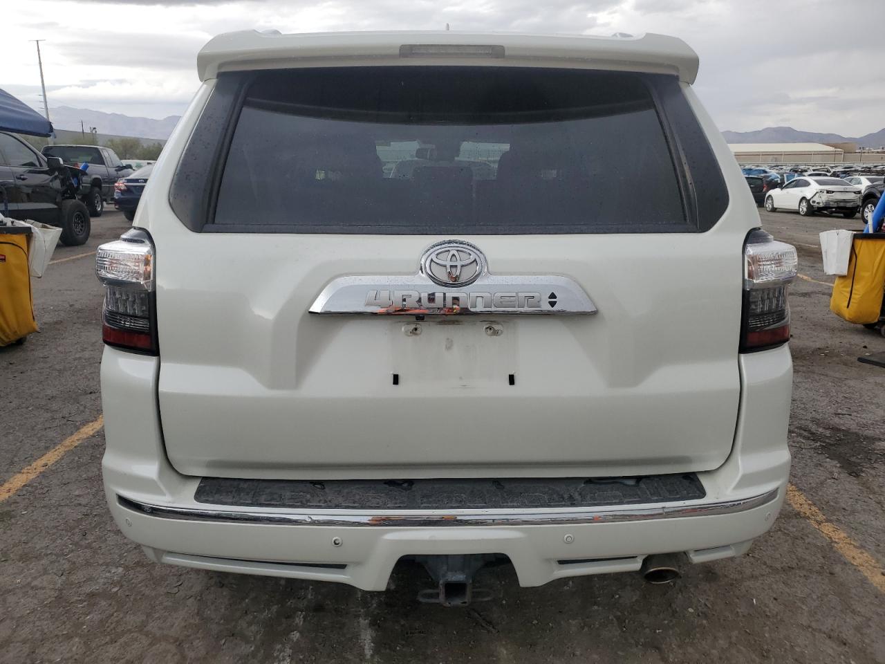 2020 Toyota 4Runner Sr5/Sr5 Premium VIN: JTEBU5JR5L5813358 Lot: 86296165