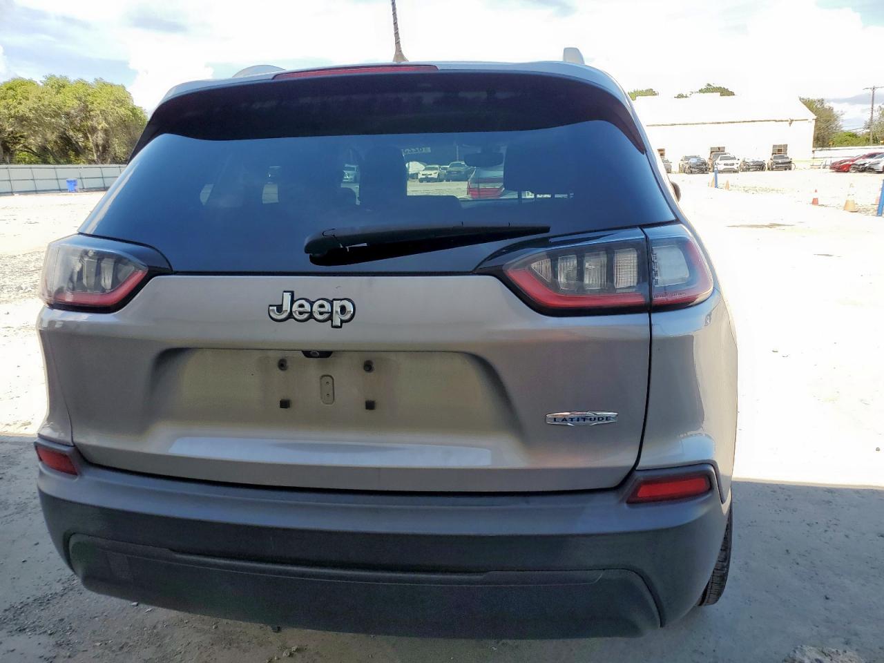2019 Jeep Cherokee Latitude Plus VIN: 1C4PJLLB2KD264925 Lot: 82238095