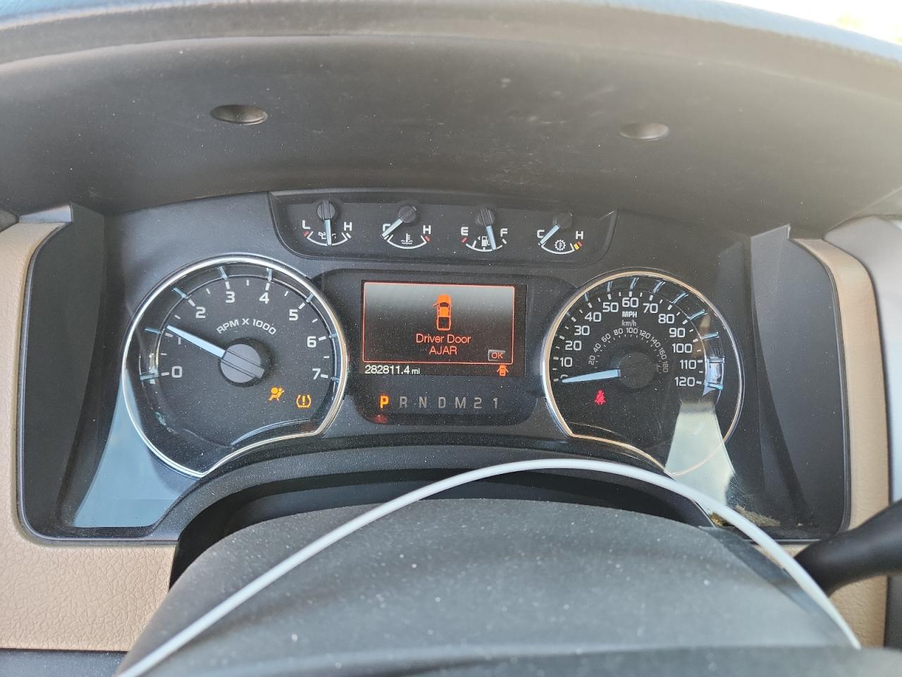 2011 Ford F150 Super Cab VIN: 1FTFX1EF9BFB91975 Lot: 82184235