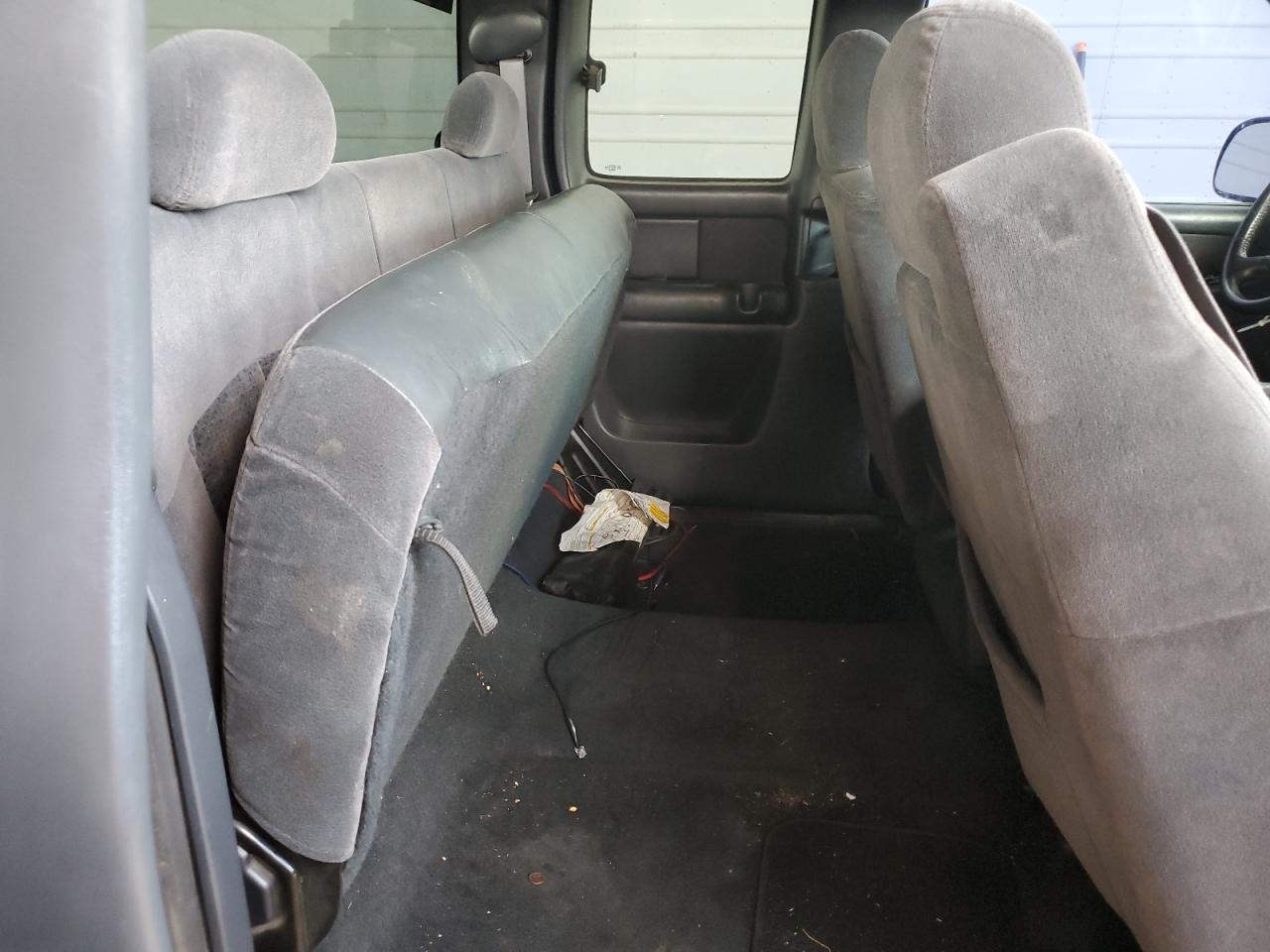 2002 Chevrolet Silverado C1500 VIN: 2GCEC19V821368757 Lot: 82402475