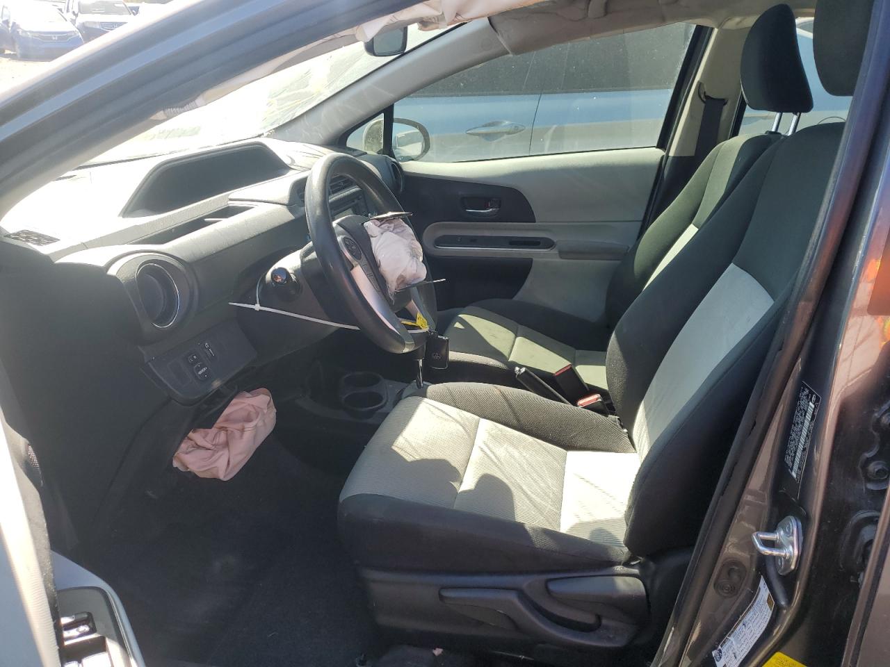 2014 Toyota Prius C VIN: JTDKDTB38E1064102 Lot: 84213635