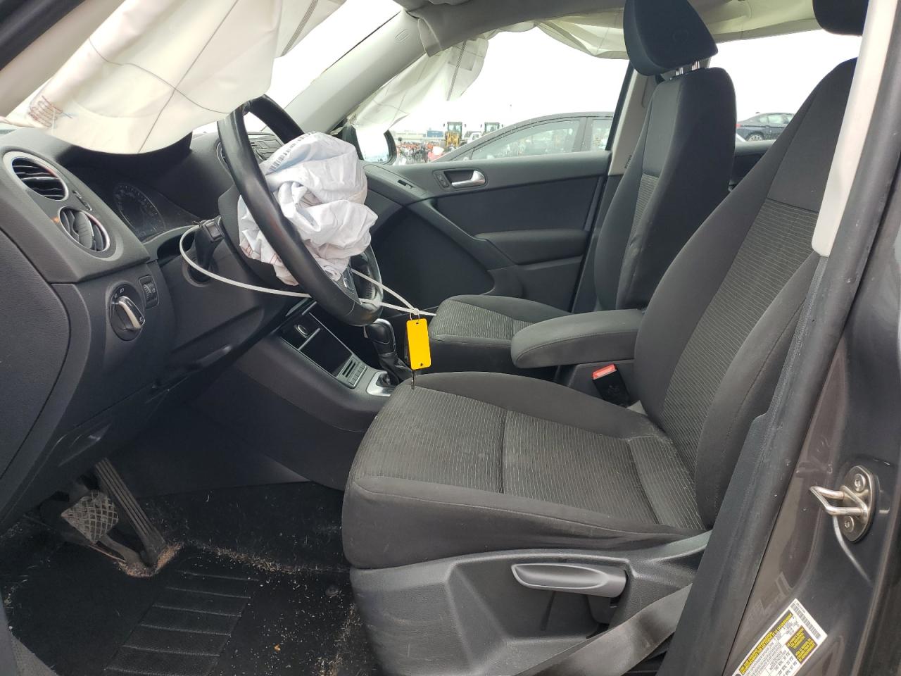 2015 Volkswagen Tiguan S VIN: WVGAV7AX7FW563512 Lot: 85945675