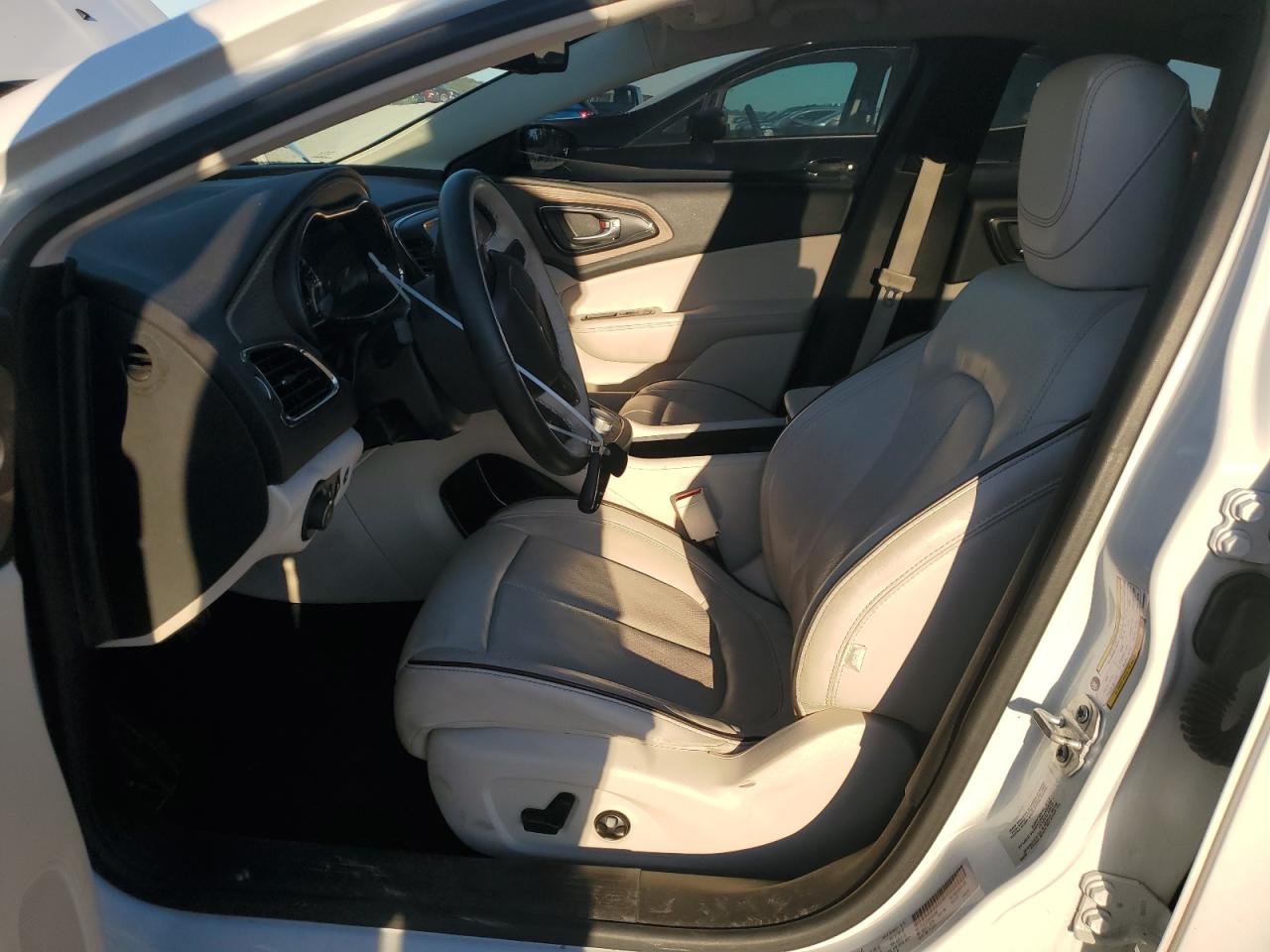 2015 Chrysler 200 C VIN: 1C3CCCCB0FN668982 Lot: 85528365