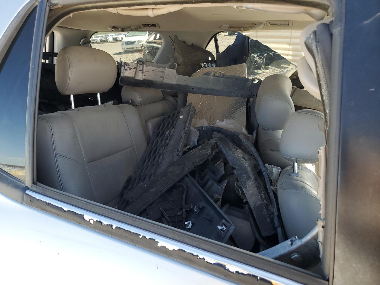 2001 Toyota Sequoia Limited VIN: 5TDZT38A11S007745 Lot: 81980815