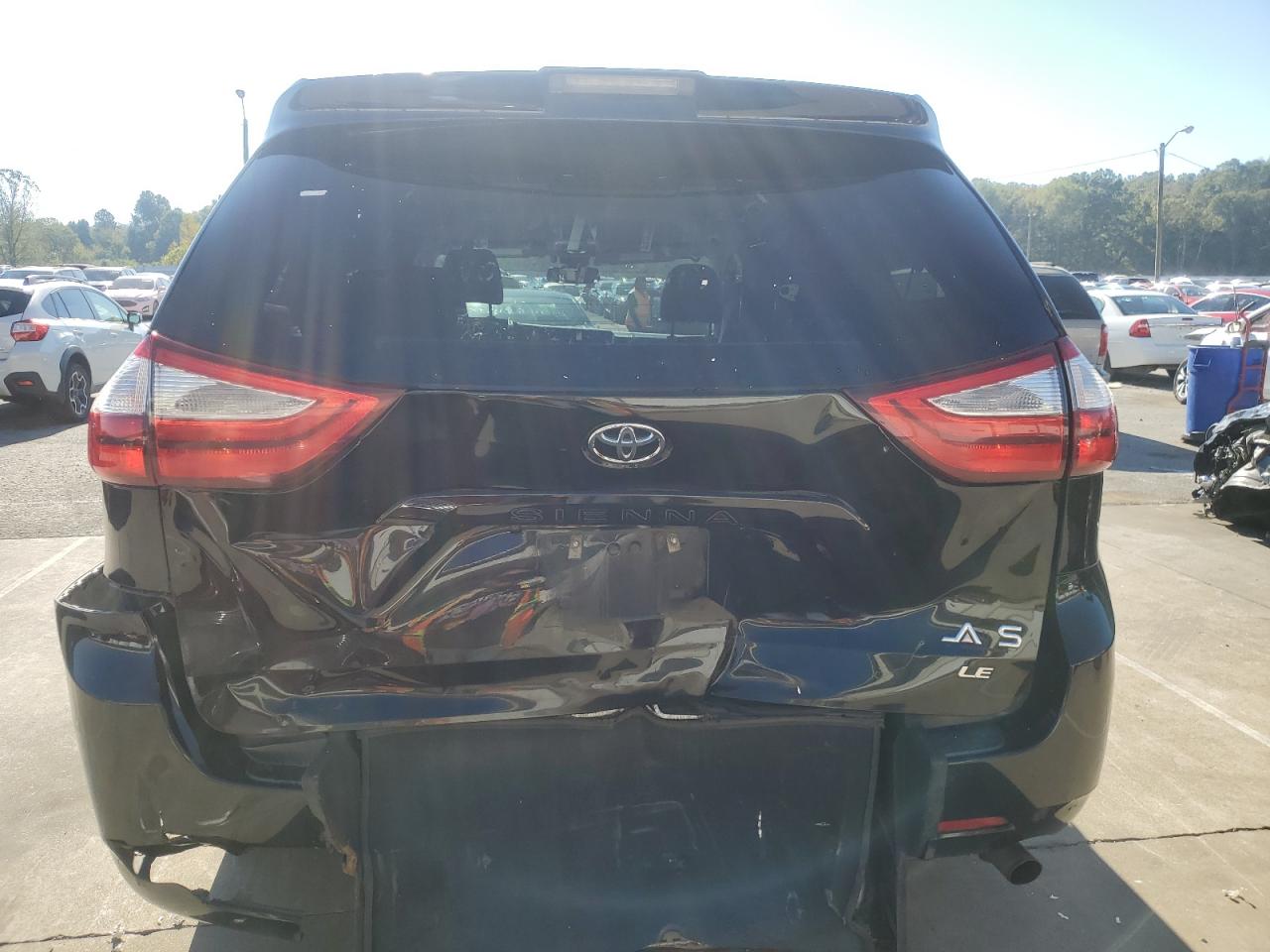 2018 Toyota Sienna Le VIN: 5TDKZ3DC9JS948285 Lot: 82350405