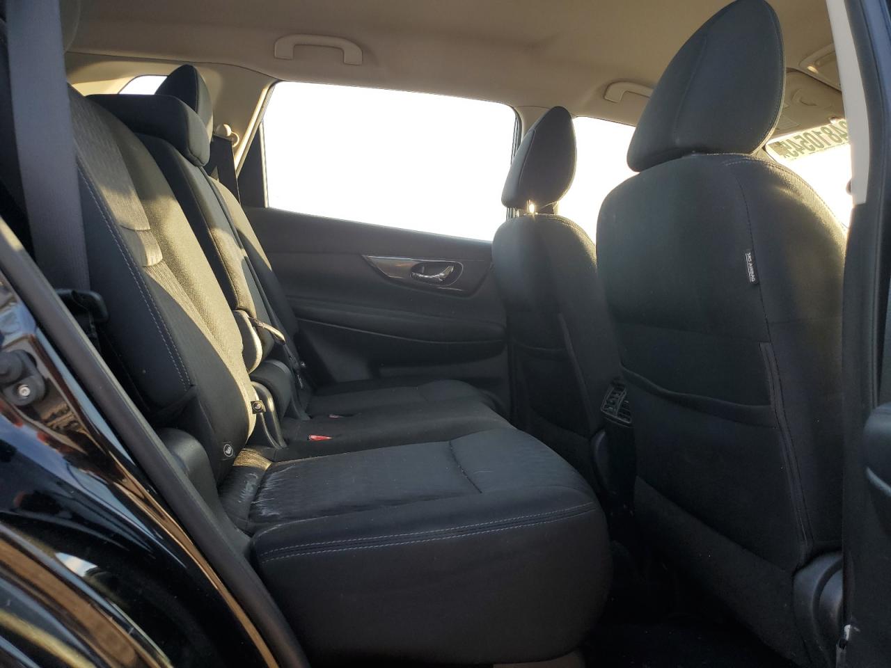 2017 Nissan Rogue S VIN: KNMAT2MTXHP522133 Lot: 84810545