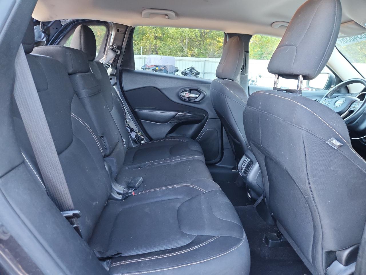 2016 Jeep Cherokee Latitude VIN: 1C4PJLCB4GW265263 Lot: 89834635