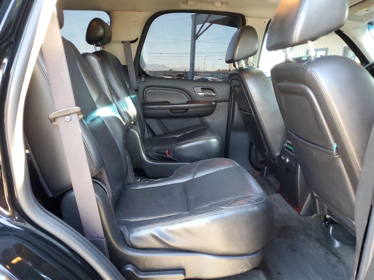 2009 Cadillac Escalade Luxury VIN: 1GYFK23259R163758 Lot: 90480105