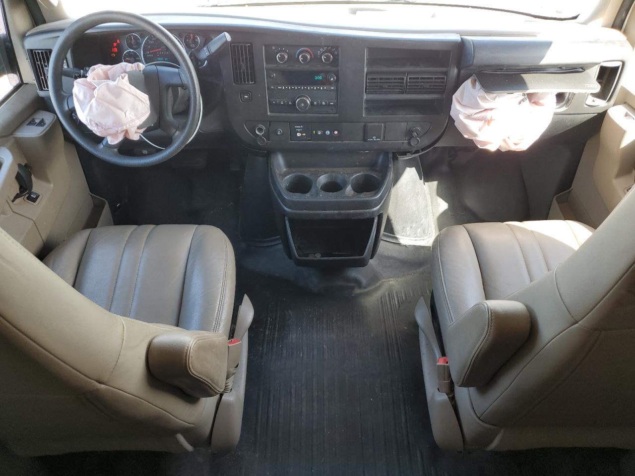2019 Chevrolet Express G2500 VIN: 1GCWGAFG8K1152279 Lot: 82228145