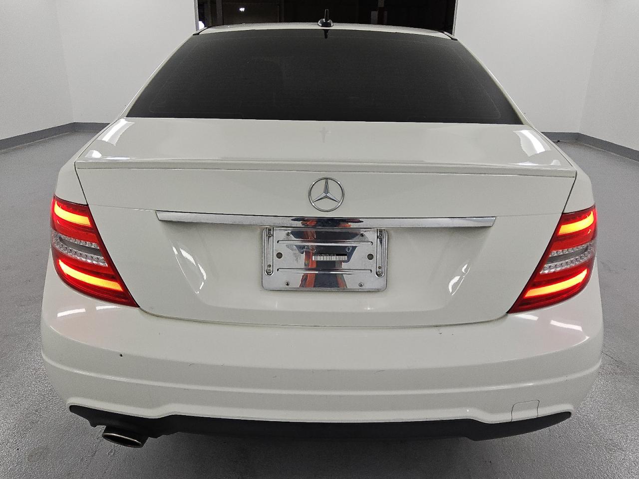 2012 Mercedes-Benz C 250 VIN: WDDGF4HB8CR214816 Lot: 80035555