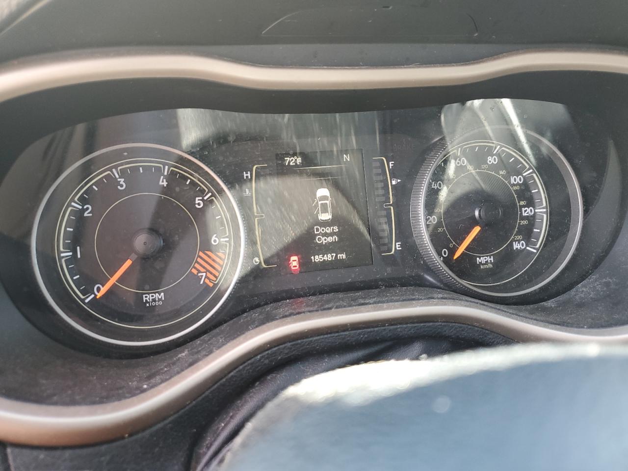 2015 Jeep Cherokee Latitude VIN: 1C4PJMCB8FW663967 Lot: 84020605