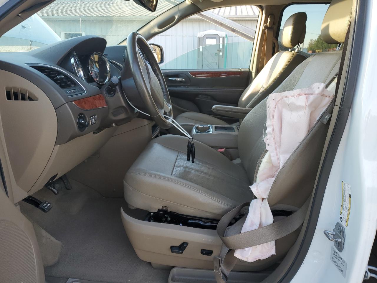 2016 Chrysler Town & Country Touring L VIN: 2C4RC1CG2GR188825 Lot: 83841265