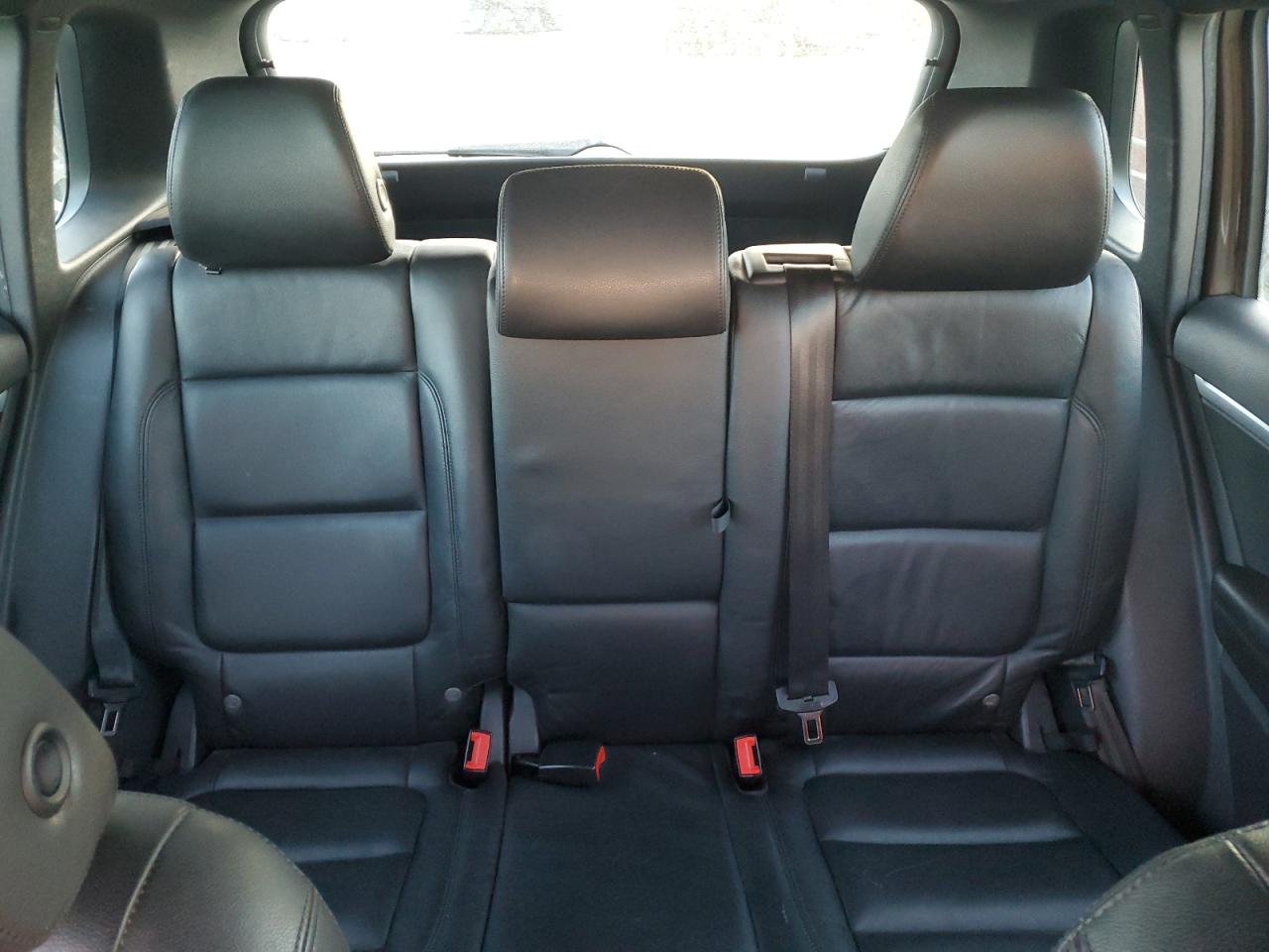 car-image car-image