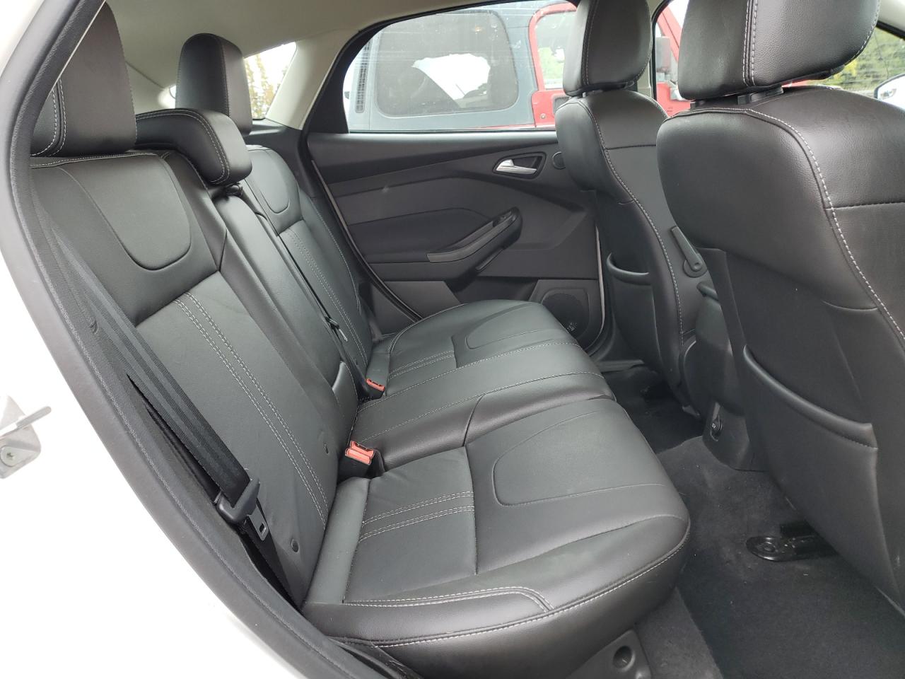 2014 Ford Focus Titanium VIN: 1FADP3N28EL211371 Lot: 82402975