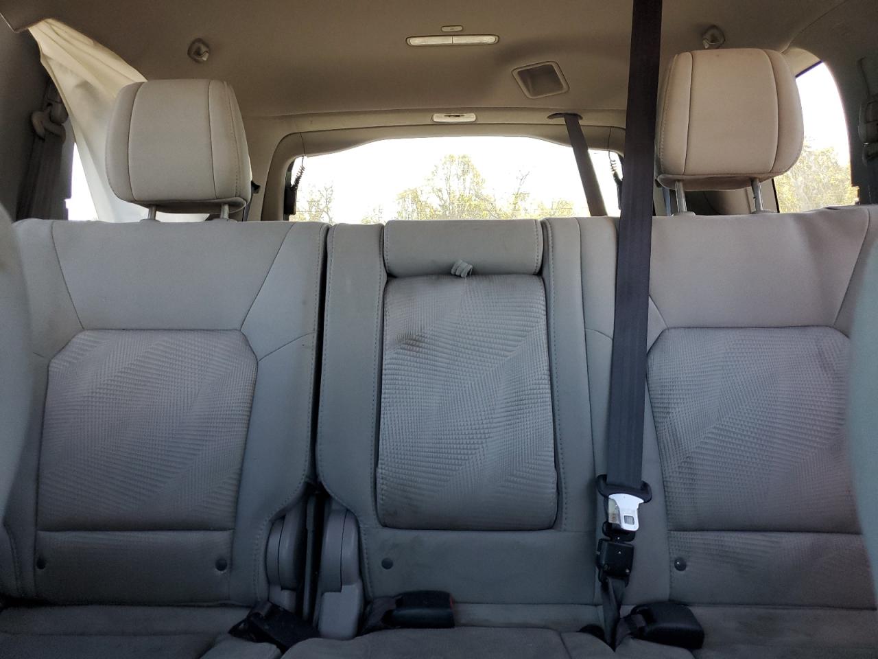 2015 Honda Pilot Lx VIN: 5FNYF4H2XFB044824 Lot: 85261175