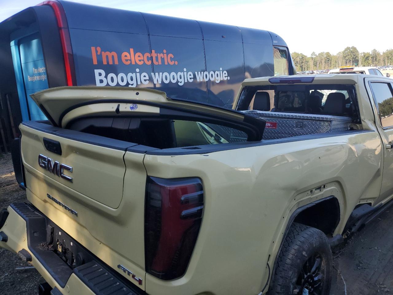 2024 GMC Sierra K2500 At4 VIN: 1GT49PEY7RF101075 Lot: 92932355