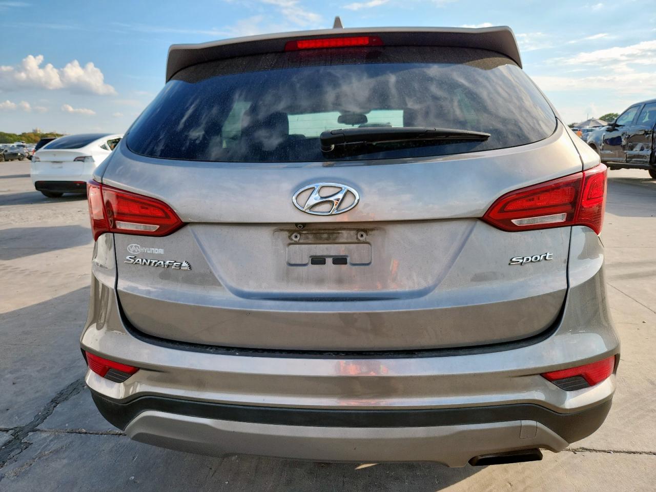 2017 Hyundai Santa Fe Sport VIN: 5XYZU3LB8HG395822 Lot: 82343055