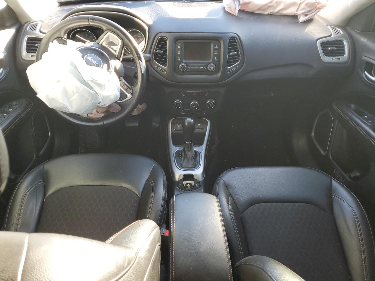 2018 Jeep Compass Latitude VIN: 3C4NJCBB2JT318743 Lot: 90016535