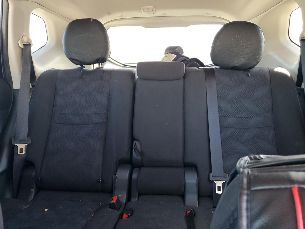 2015 Nissan Rogue S VIN: KNMAT2MV8FP569451 Lot: 84930405