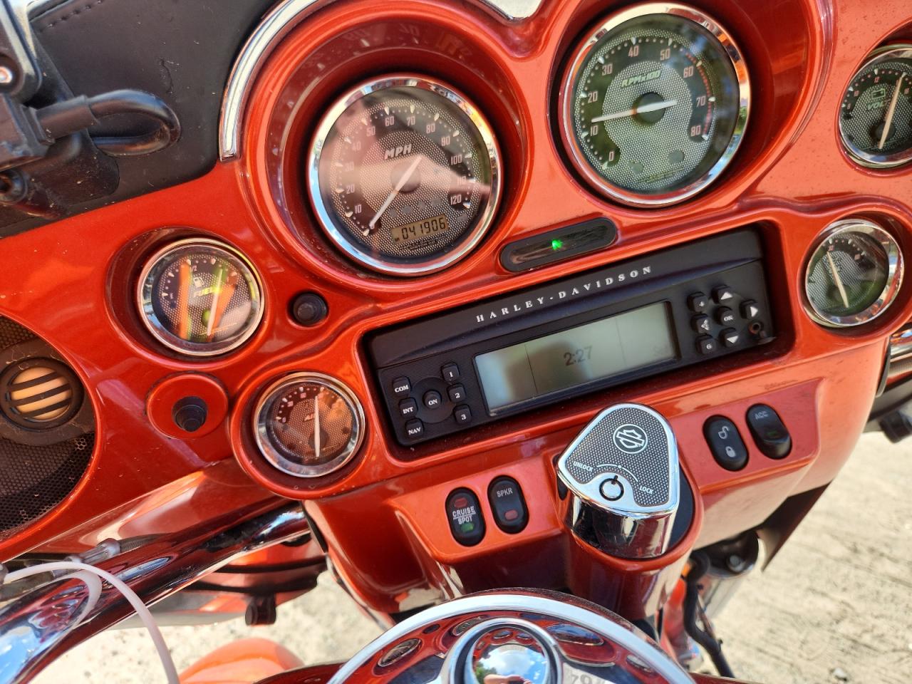 2013 Harley-Davidson Flhtcuse Cvo Ultra Classic Electra Glide VIN: 1HD1PR810DB956332 Lot: 84930165