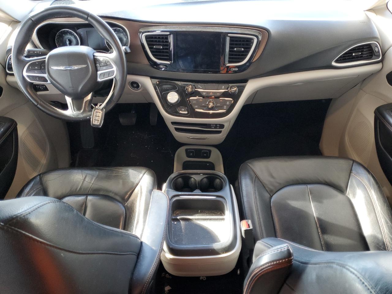 2017 Chrysler Pacifica Touring L VIN: 2C4RC1BG8HR665616 Lot: 82558185