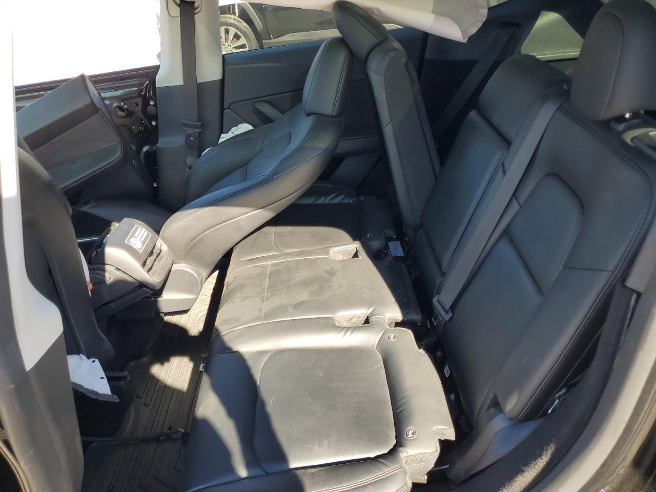 2024 Tesla Model Y VIN: 7SAYGDEE2RA234455 Lot: 90511515