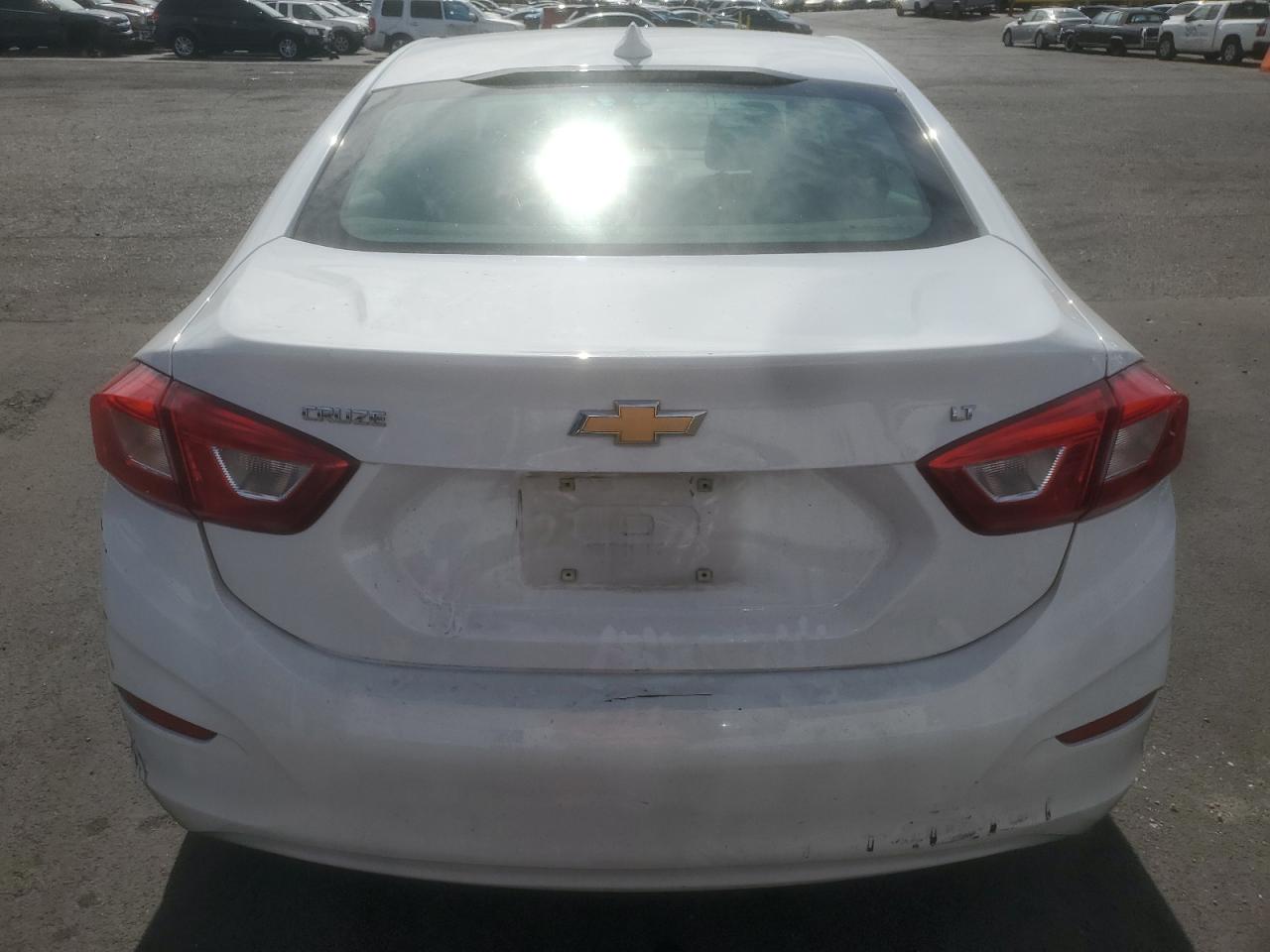 2019 Chevrolet Cruze Lt VIN: 1G1BE5SM4K7115100 Lot: 85007575