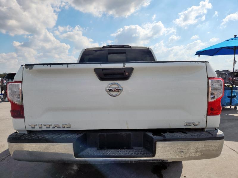  NISSAN TITAN 2017 Biały