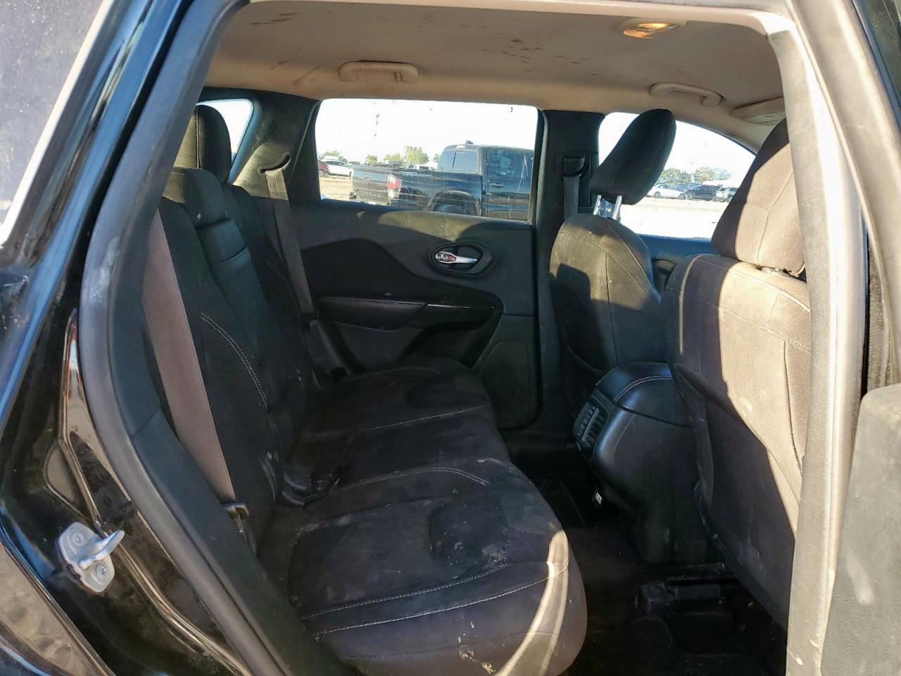 2016 Jeep Cherokee Latitude VIN: 1C4PJLCSXGW173218 Lot: 90801965