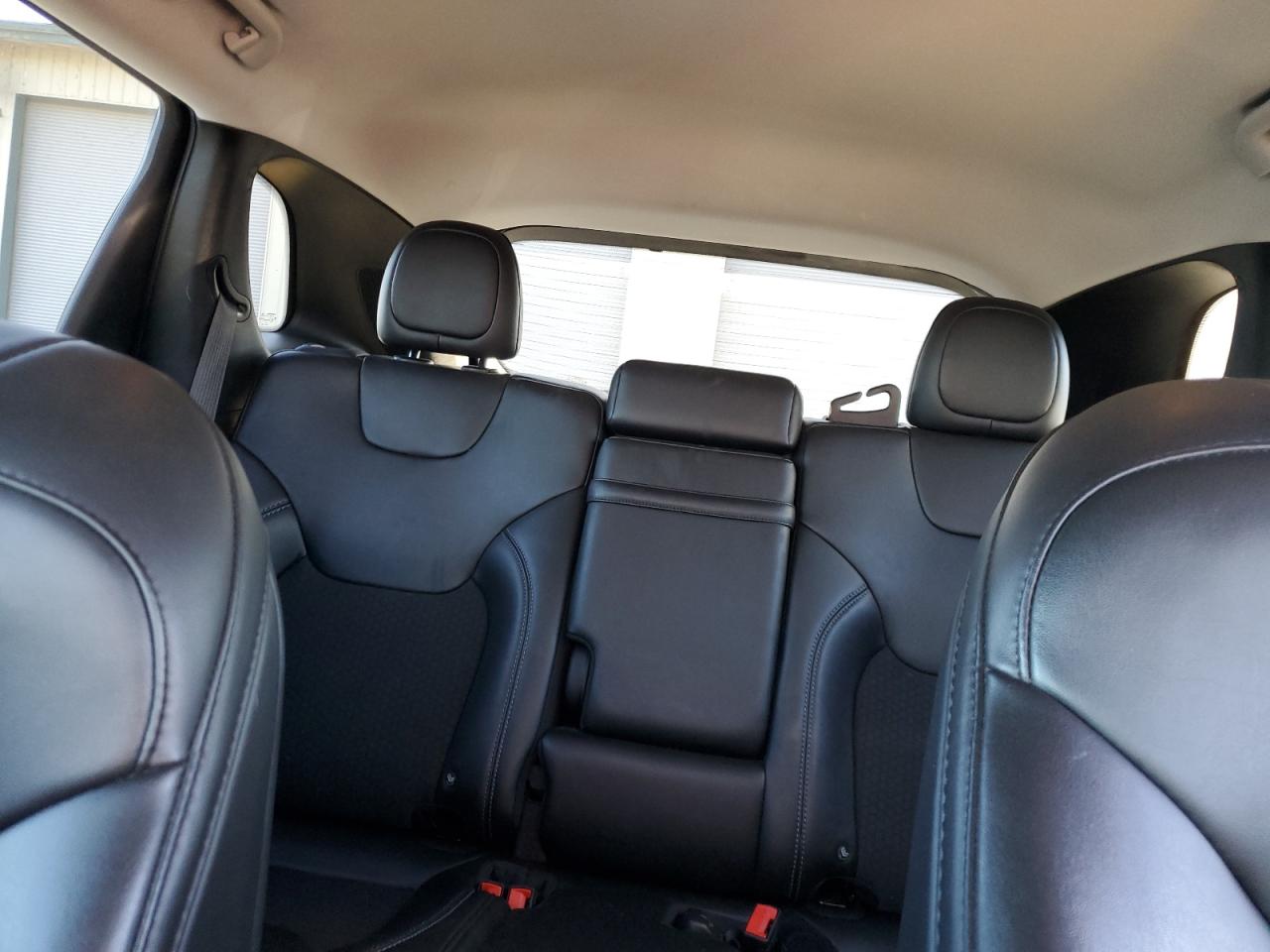 2019 Jeep Cherokee Latitude Plus VIN: 1C4PJMLX8KD105117 Lot: 85863375