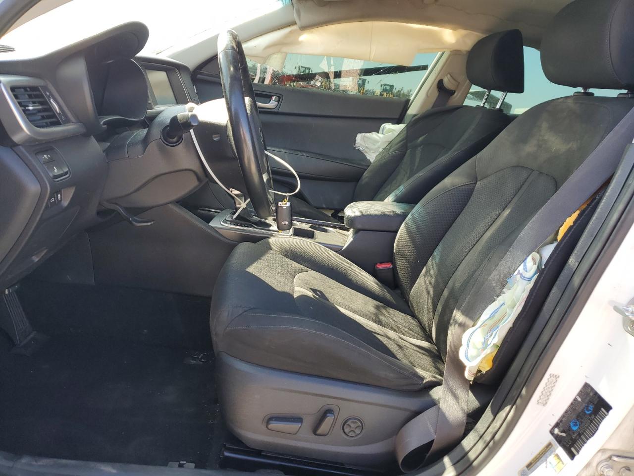 2017 Kia Optima Hybrid VIN: KNAGT4LE5H5011172 Lot: 85005705