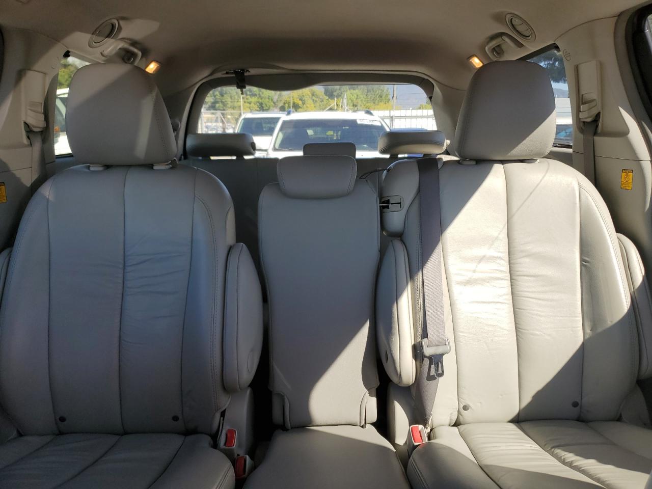 2011 Toyota Sienna Xle VIN: 5TDYK3DC3BS063421 Lot: 86600325