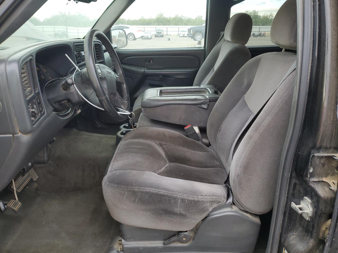 2005 GMC New Sierra C1500 VIN: 2GTEC13T451222058 Lot: 82457425