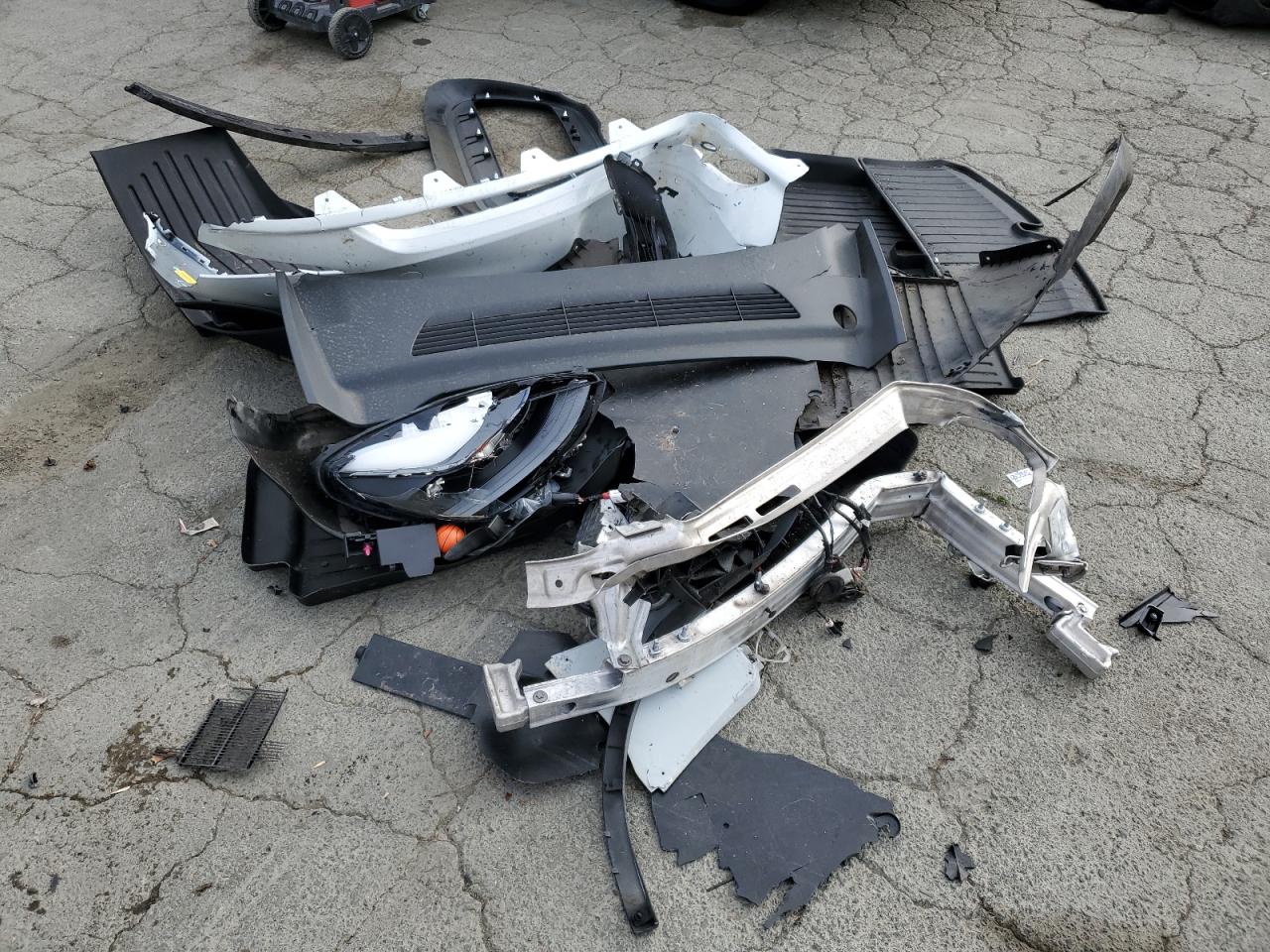 2022 Tesla Model Y VIN: 7SAYGAEEXNF524261 Lot: 85354955