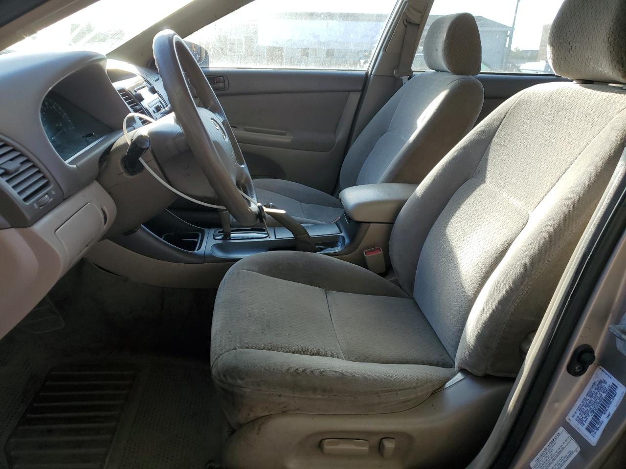 2003 Toyota Camry Le VIN: 4T1BF32K13U556835 Lot: 84925045