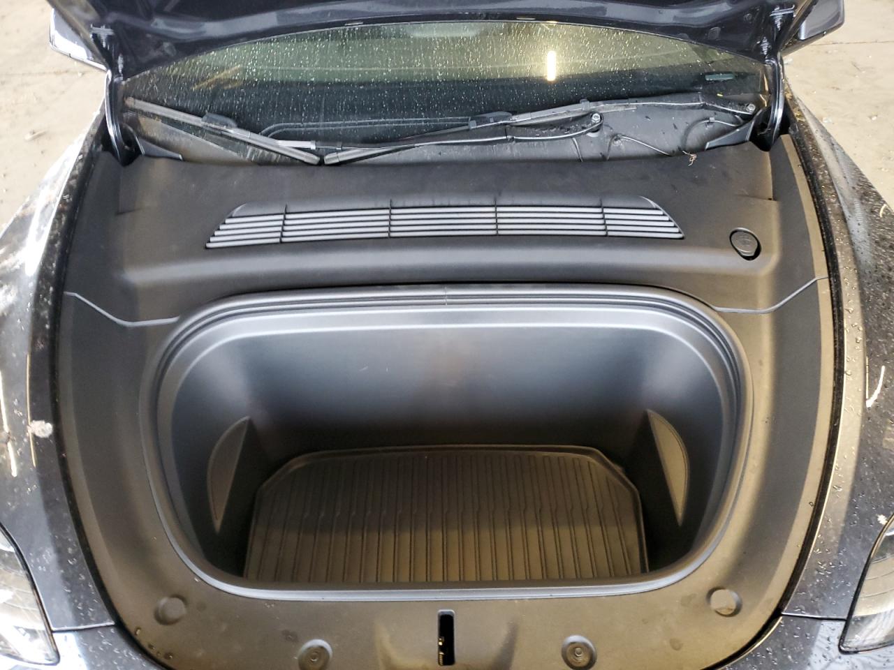 2025 Tesla Model Y VIN: 7SAYGDEE5SF285165 Lot: 84231255